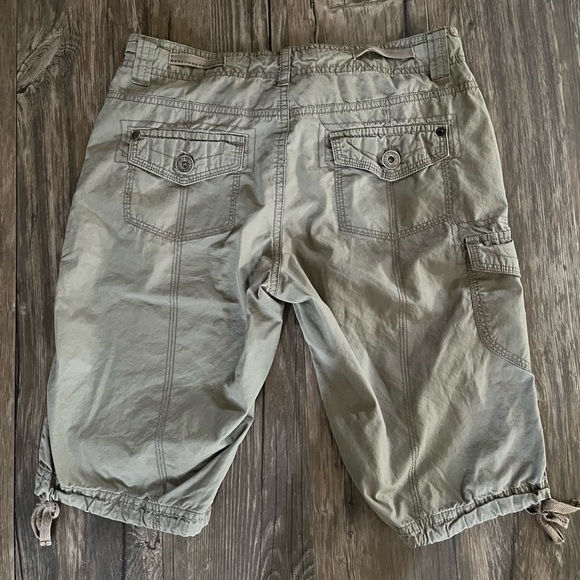 URBAN LIFE Tan/Beige Longer Length Cargo Shorts Size is 3/4 - Picture 2 of 7